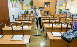 Почему школьники моют полы в классах: казахстанский адвокат угрожает Министерству образования судом
