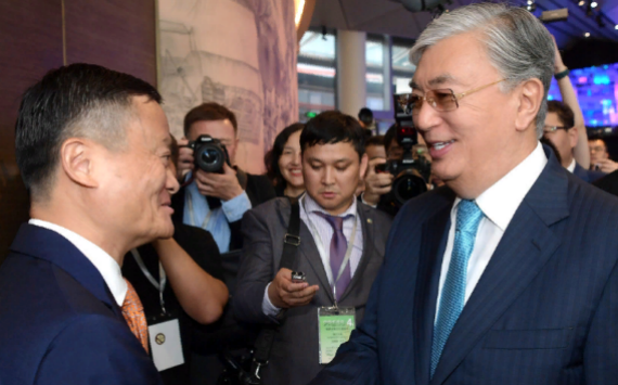 Президент КР Токаев встретился с основателем компании "Alibaba Group"