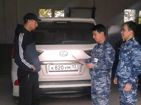 Lexus с поддельными документами попытались вывезти из Казахстана