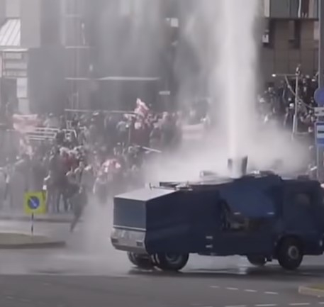 В Казахстане региональная полиция купит водомёт для разгона толпы